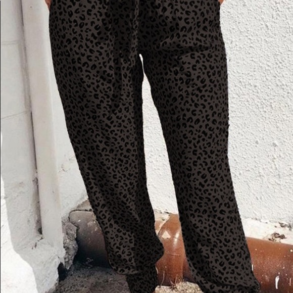 Leopard print joggers. - Picture 3 of 4